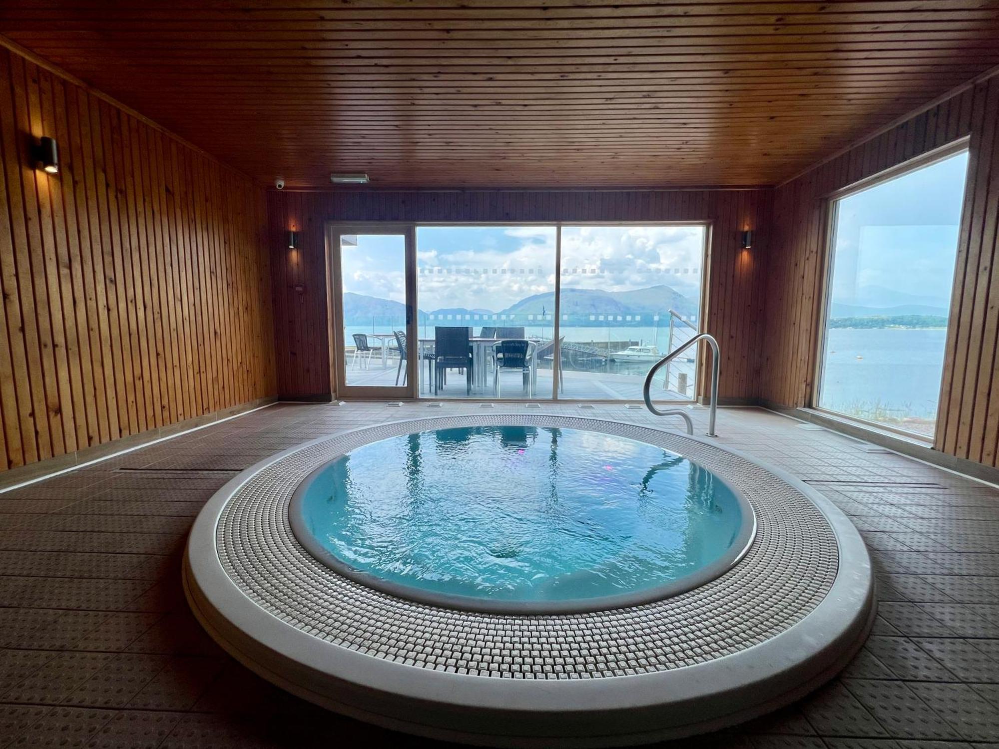 Villa With Hot Tubs Glencoe